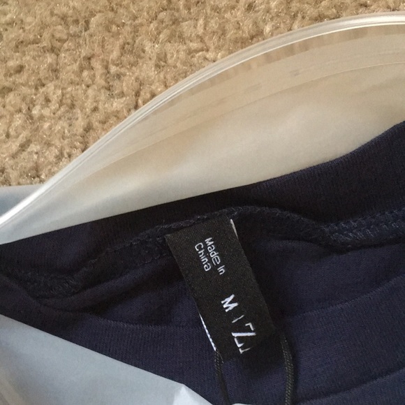 Zaful Cropped Ditsy Floral Embroidered Tee - Picture 5 of 5